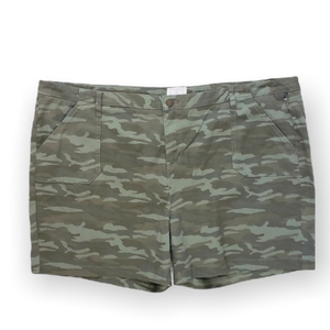 NWOT Caslon 24 green camo cotton blend button/zipper‎ fly pocket beach shorts